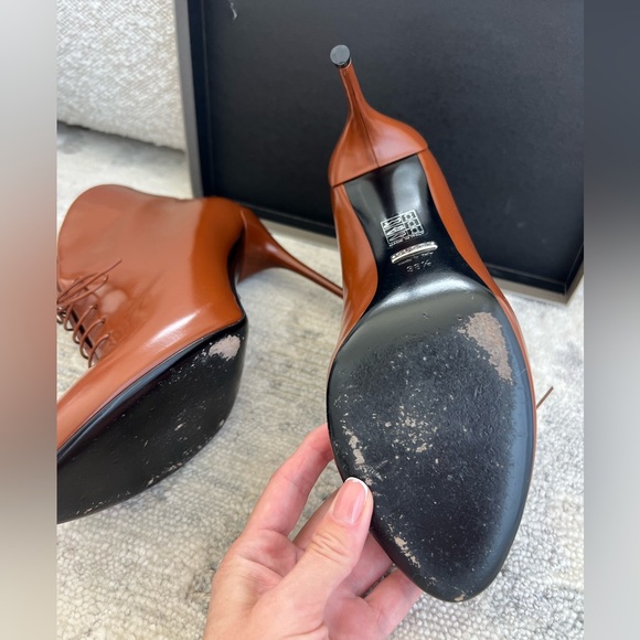 Gucci Leather Ankle Lace-Up Boots, size 38 1/2 - Picture 4 of 6